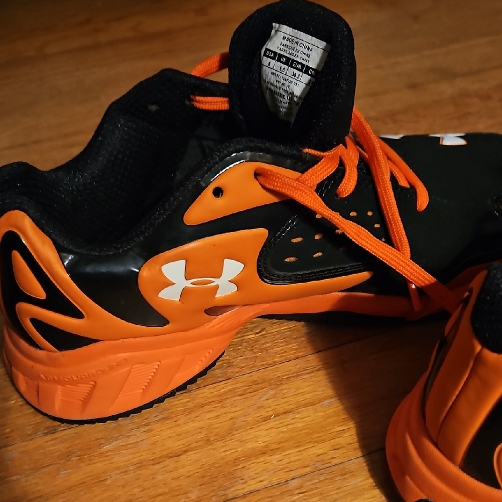 Under Armour Big Boys Black and Orange Sneakers